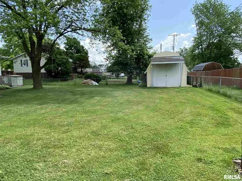 160 Stonegate Dr, Canton, IL 61520 photo 7