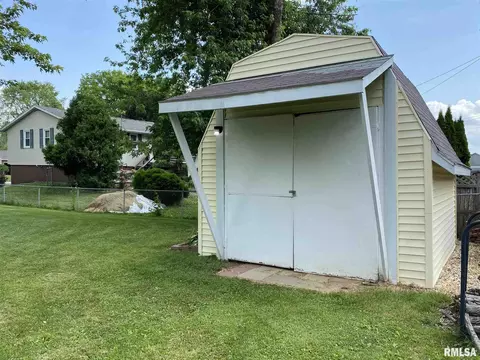 160 Stonegate Dr, Canton, IL 61520 photo 8