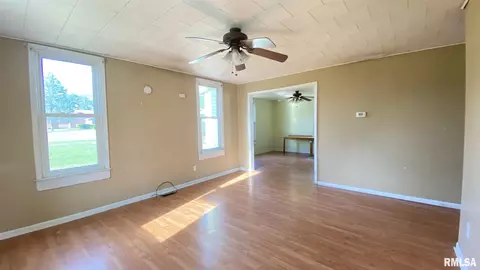 602 N Main St, Abingdon, IL 61410 photo 7