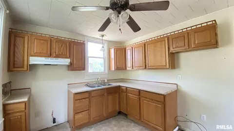 602 N Main St, Abingdon, IL 61410 photo 13