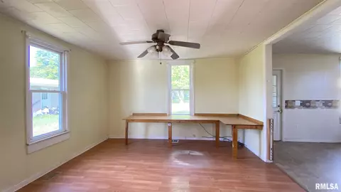 602 N Main St, Abingdon, IL 61410 photo 9