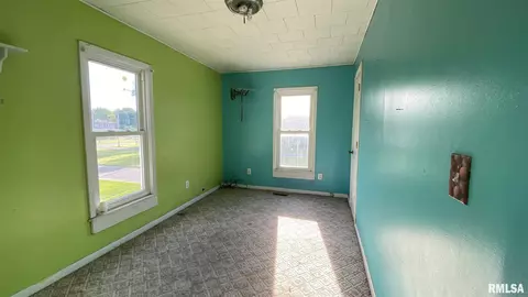 602 N Main St, Abingdon, IL 61410 photo 18