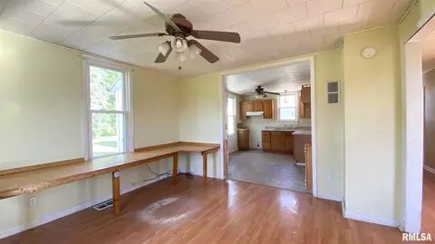 602 N Main St, Abingdon, IL 61410 photo 10