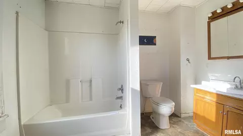 602 N Main St, Abingdon, IL 61410 photo 17