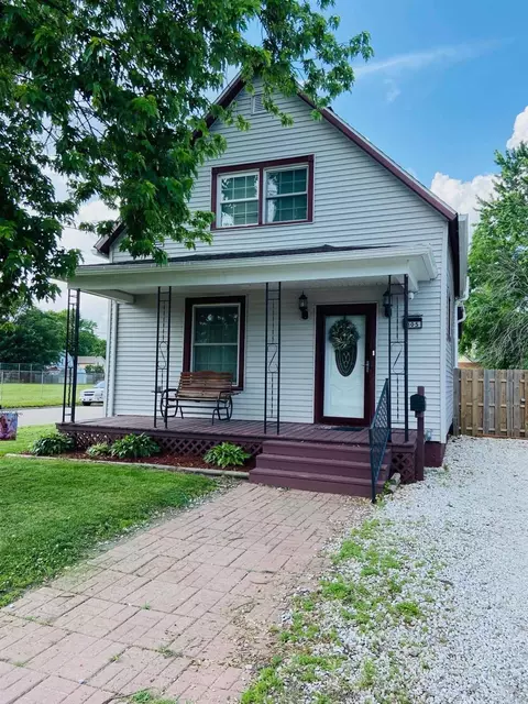 805 Custer Pl, Canton, IL 61520 photo 2
