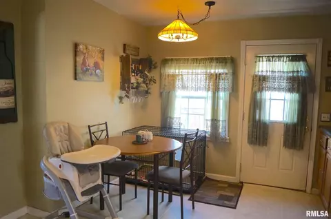 805 Custer Pl, Canton, IL 61520 photo 12