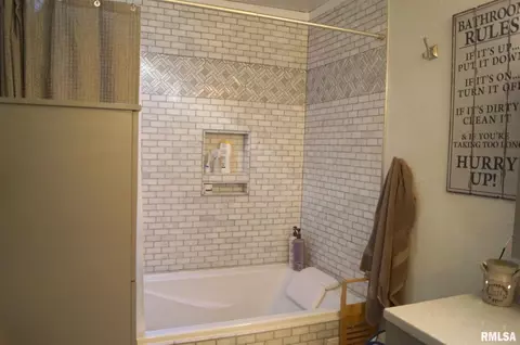 805 Custer Pl, Canton, IL 61520 photo 15
