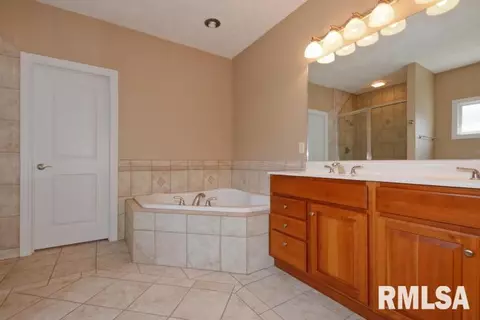 2310 W Pinnacle Dr, Dunlap, IL 61525 photo 17