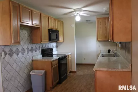1120 Cherokee Rd, Macomb, IL 61455 photo 9