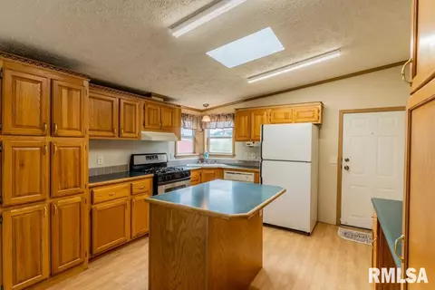 8250 Desutter Rd, Manito, IL 61546 photo 9