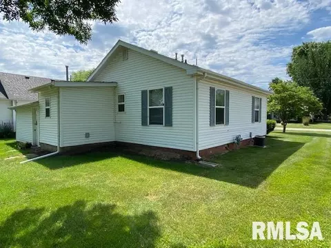 1024 E Oak St, Macomb, IL 61455 photo 8