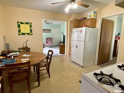 1024 E Oak St, Macomb, IL 61455 photo 23