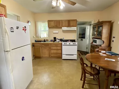 1024 E Oak St, Macomb, IL 61455 photo 22