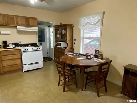 1024 E Oak St, Macomb, IL 61455 photo 20