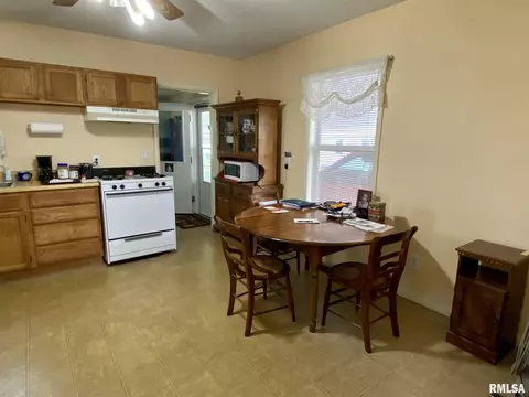 1024 E Oak St, Macomb, IL 61455 photo 21