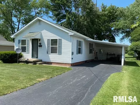 1024 E Oak St, Macomb, IL 61455 photo 1