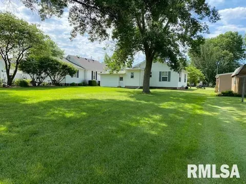 1024 E Oak St, Macomb, IL 61455 photo 9