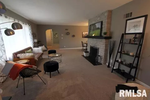 210 Sunset Ln, Germantown Hills, IL 61548 photo 6