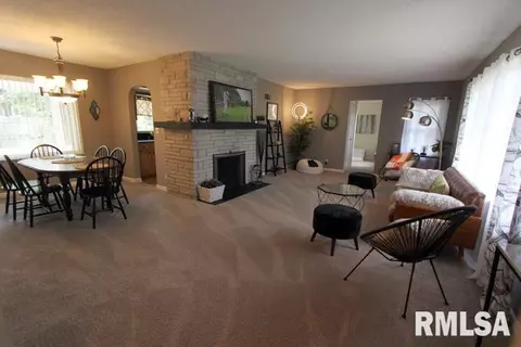 210 Sunset Ln, Germantown Hills, IL 61548 photo 2