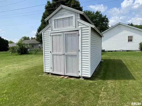 1597 E Myrtle St, Canton, IL 61520 photo 4