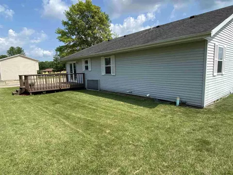 1597 E Myrtle St, Canton, IL 61520 photo 3