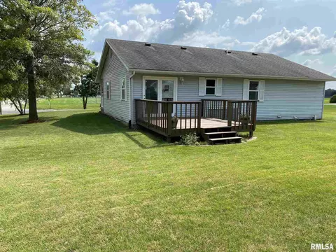 1597 E Myrtle St, Canton, IL 61520 photo 2