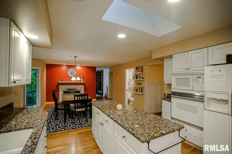 700 Bayside Dr, Germantown Hills, IL 61548 photo 7