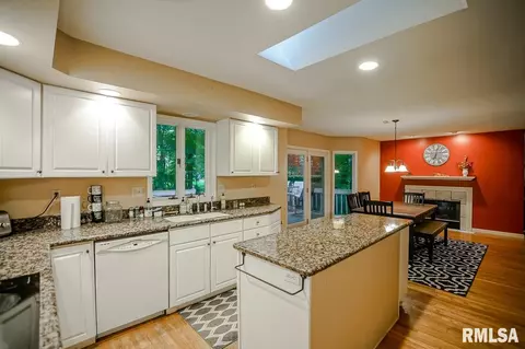 700 Bayside Dr, Germantown Hills, IL 61548 photo 8