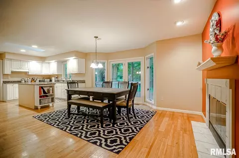 700 Bayside Dr, Germantown Hills, IL 61548 photo 9
