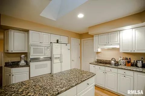 700 Bayside Dr, Germantown Hills, IL 61548 photo 5