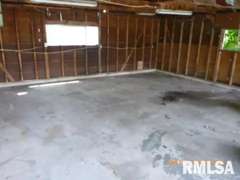 914 Elm St, Canton, IL 61520 photo 8