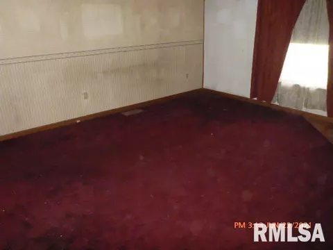 914 Elm St, Canton, IL 61520 photo 2