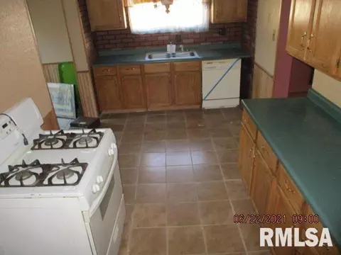 914 Elm St, Canton, IL 61520 photo 9