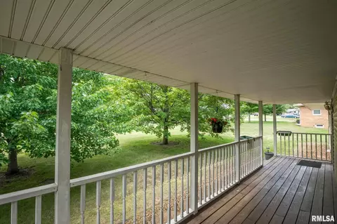 200 N Sunset Dr, Manito, IL 61546 photo 2