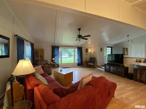 232 N Verzel Dr, Macomb, IL 61455 photo 5