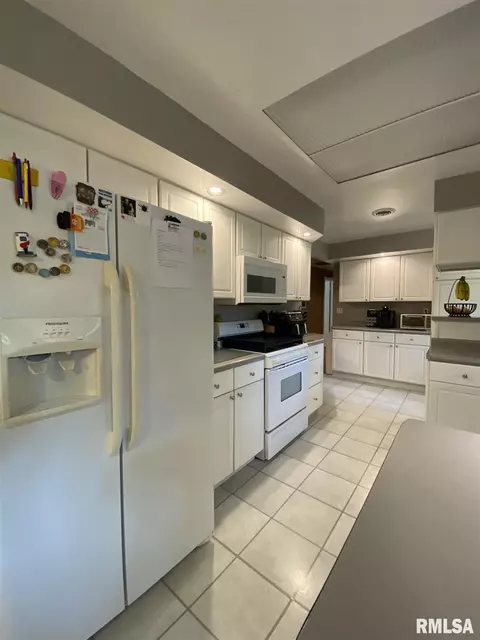 232 N Verzel Dr, Macomb, IL 61455 photo 11