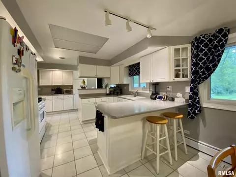 232 N Verzel Dr, Macomb, IL 61455 photo 9