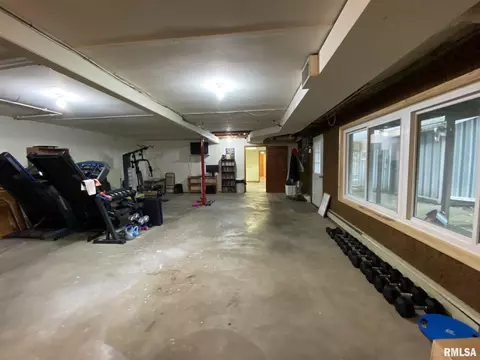 232 N Verzel Dr, Macomb, IL 61455 photo 24