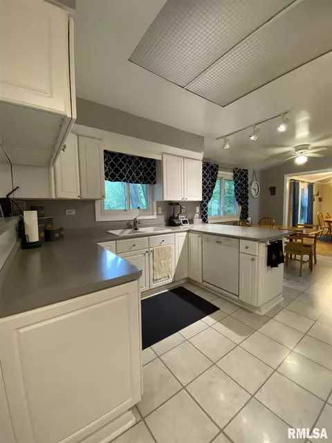 232 N Verzel Dr, Macomb, IL 61455 photo 12