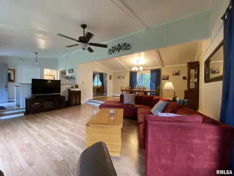 232 N Verzel Dr, Macomb, IL 61455 photo 4