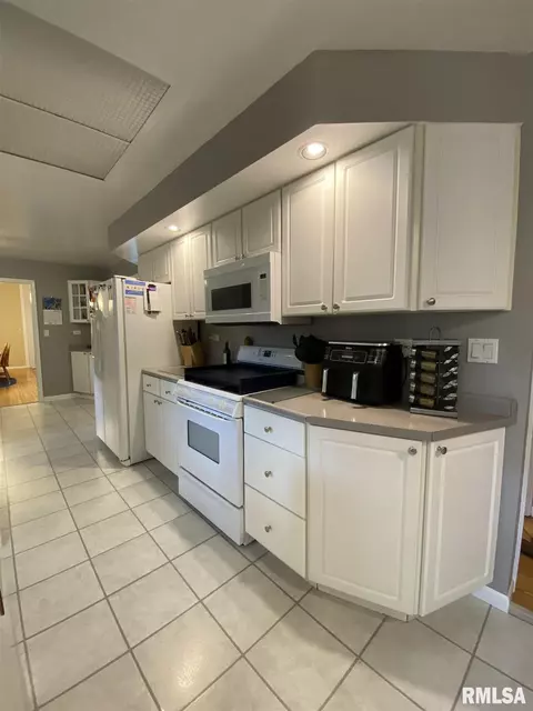 232 N Verzel Dr, Macomb, IL 61455 photo 13
