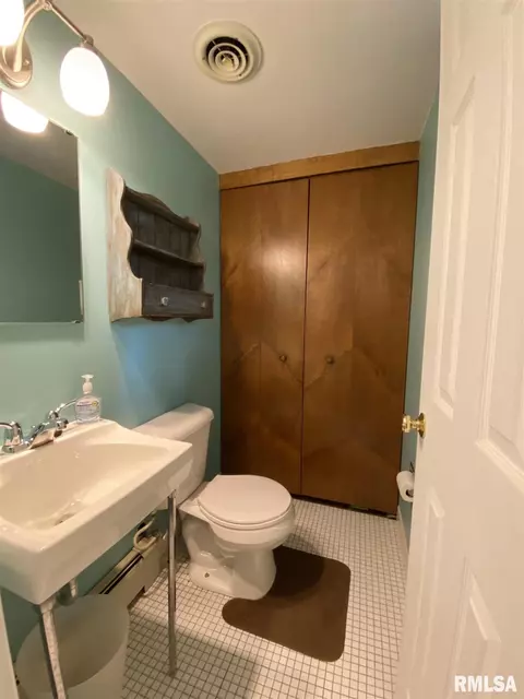 232 N Verzel Dr, Macomb, IL 61455 photo 15