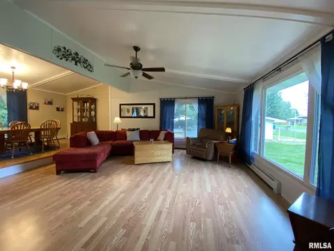232 N Verzel Dr, Macomb, IL 61455 photo 3