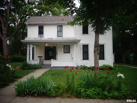 812 S Vennum St, Eureka, IL 61530 photo 2