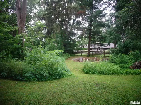812 S Vennum St, Eureka, IL 61530 photo 40