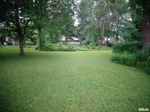 812 S Vennum St, Eureka, IL 61530 photo 39