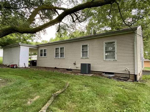 915 Stadium Dr, Macomb, IL 61455 photo 3