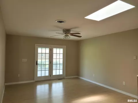335 Stonegate Dr, Canton, IL 61520 photo 18