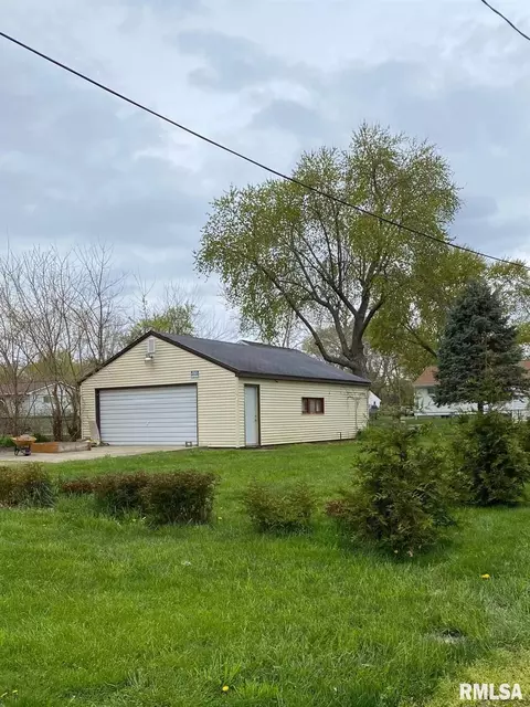 1401 E Beach St, Peoria, IL 61615 photo 4