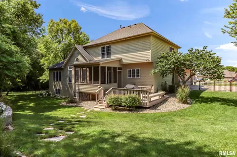 2201 W Pinnacle Dr, Dunlap, IL 61525 photo 2